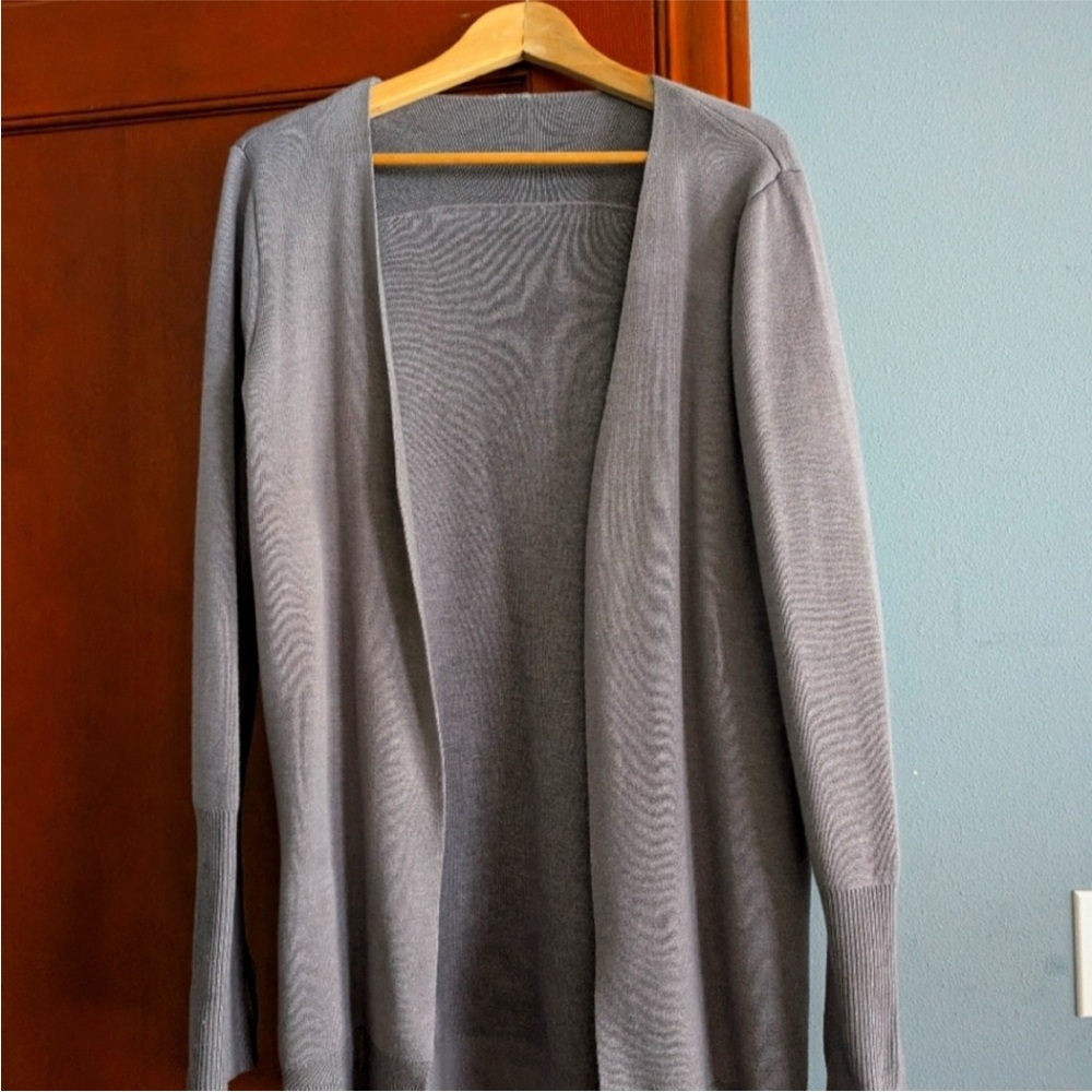 🌸 Lululemon Gray Women's Cardigan Size 10